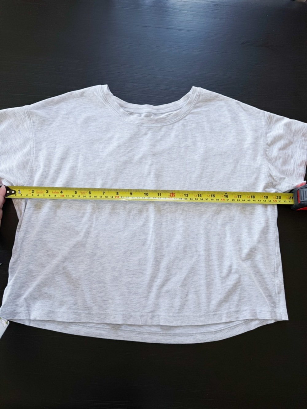 Lululemon Grey Cropped T Shirt Size M 8 10 Athletic Top - Picture 5 of 6